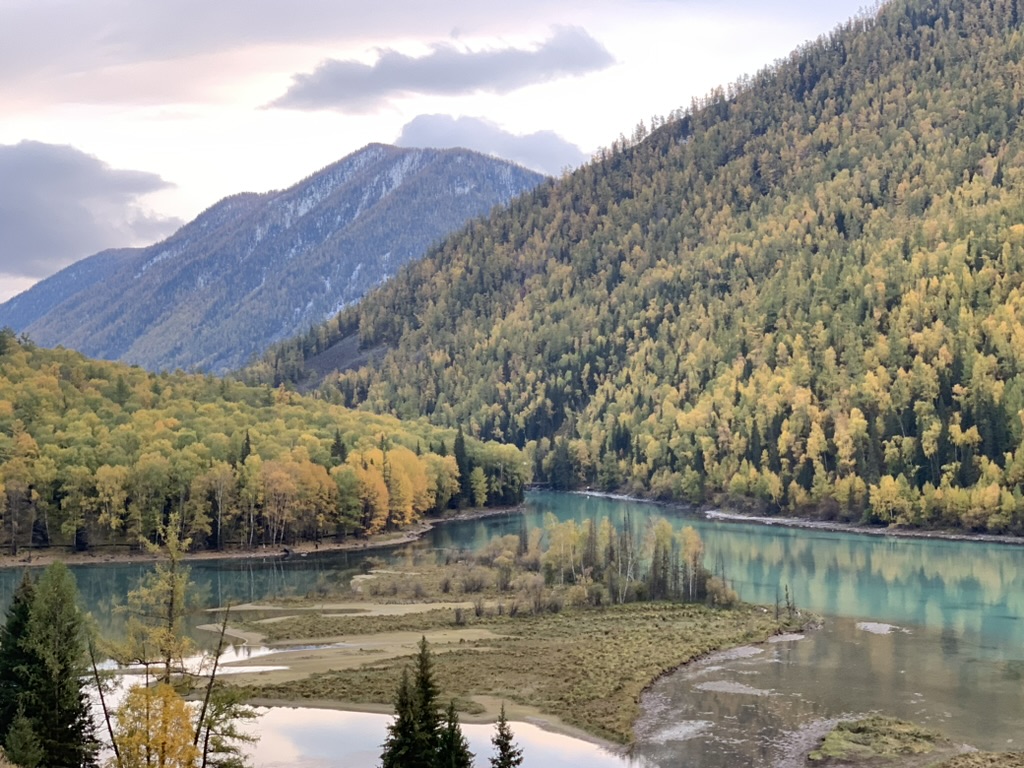 Kanas Lake and autumn forest in Northern Xinjiang, photographed by Altankhuu Jorgutyn